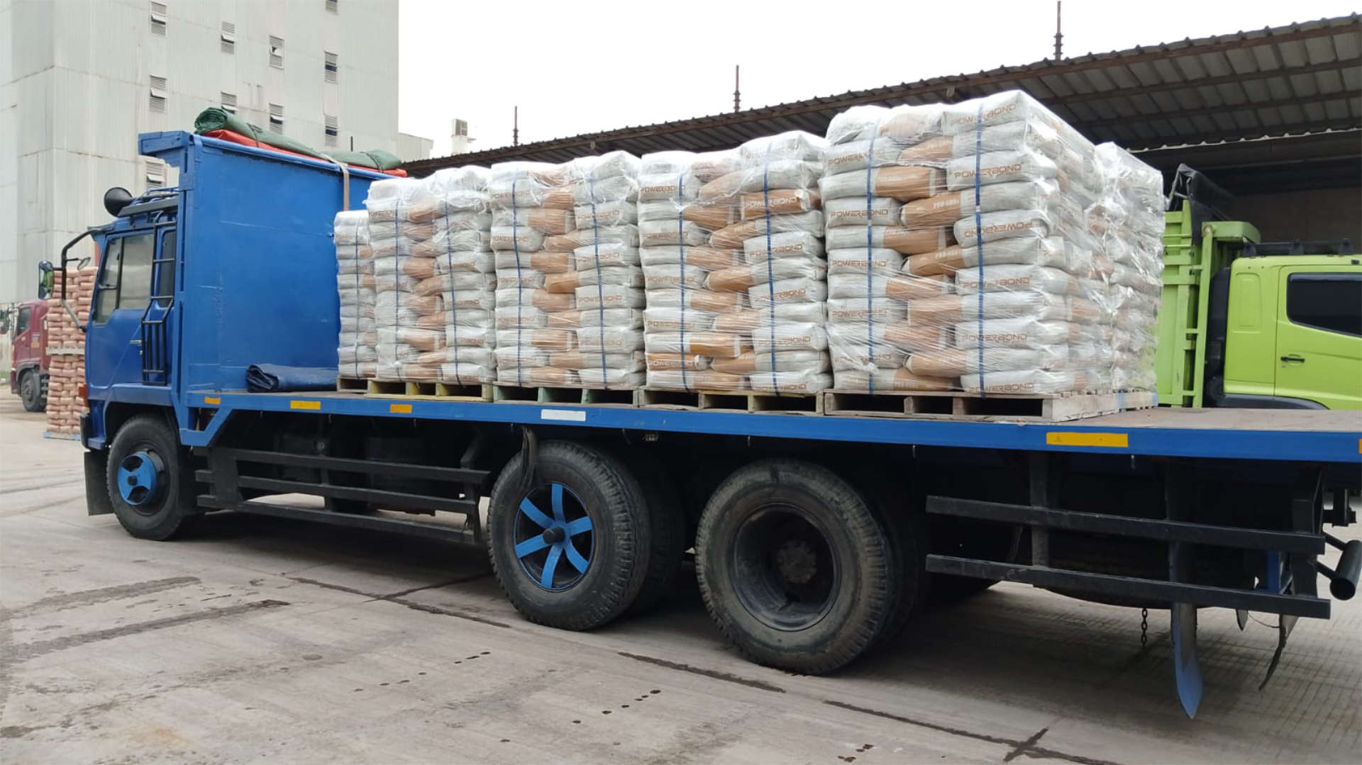 Pengiriman material Perekat Keramik Powerbond PRO 688